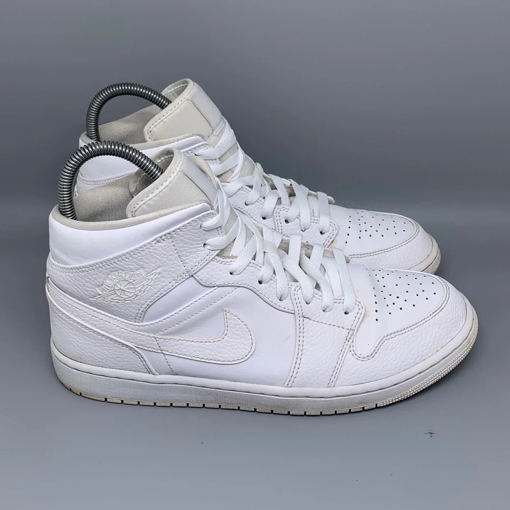 Jordan 1 Mid Triple White  Baskeball Shoes 554724-130‎ Men’s Sz 11